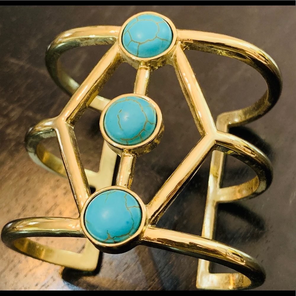 Vintage & in excellent used condition! Bangle!